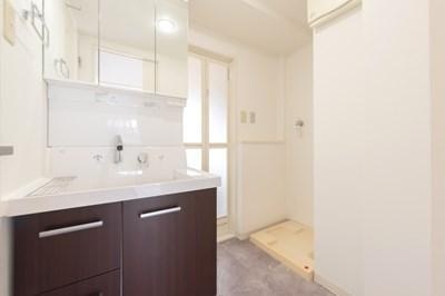 洗面設備　コンパクトで使いやすい洗面所