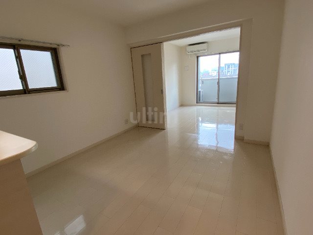 居室・リビング　※別のお部屋のお写真です。参考までに。