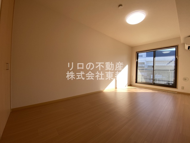 居室・リビング　南向きなので暖かな日差しが入りますね♪