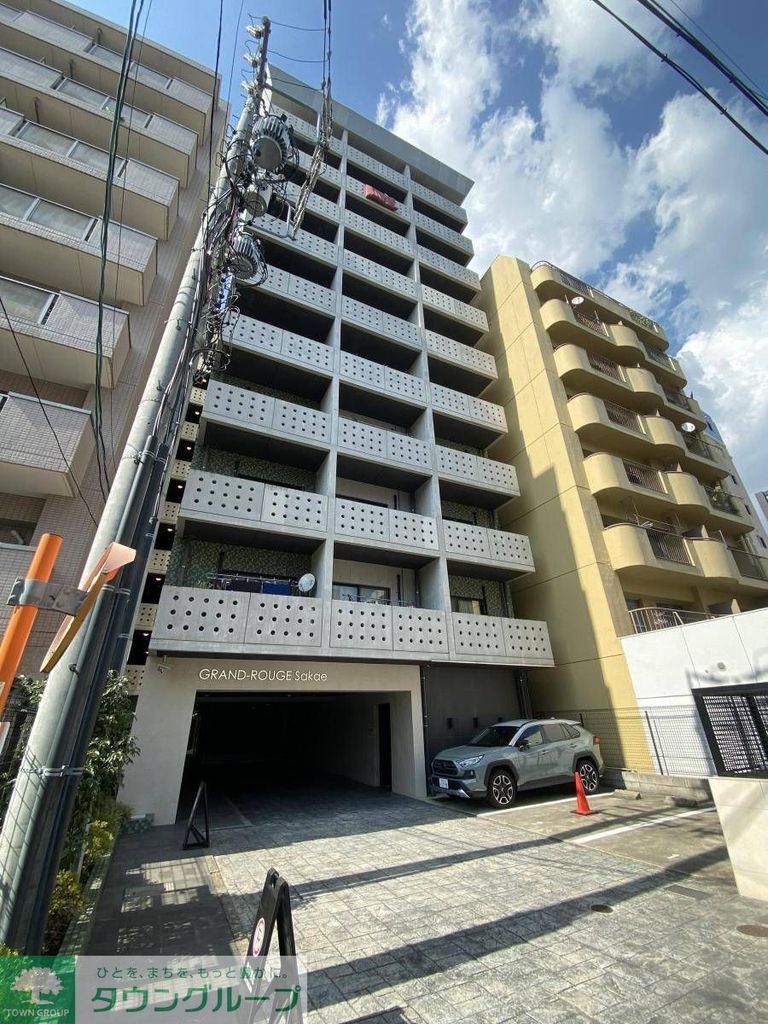 建物外観　駐車場