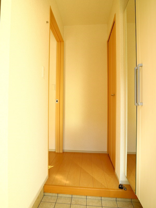 玄関　写真は同型タイプです。