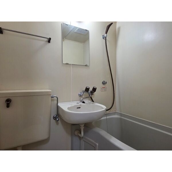 洗面設備　別室の参考写真です。※現況優先