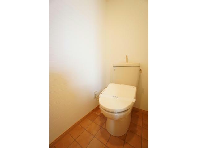 トイレ　温水洗浄便座