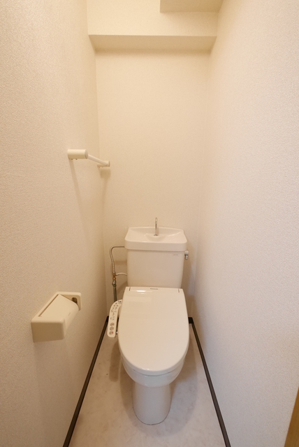 トイレ　新規！温水洗浄便座付き