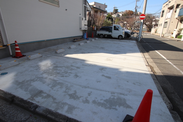駐車場　敷地内駐車場（空き確認要）
