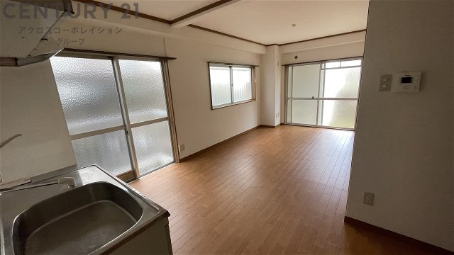 居室・リビング　二面採光で明るいリビングです！