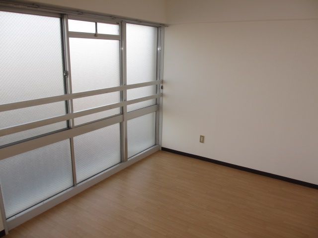 居室・リビング　明るい洋室