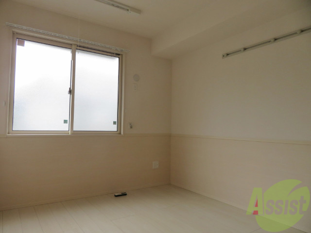 その他部屋・スペース　寝室を別の角度から撮影しました。お昼寝したくなりますね。