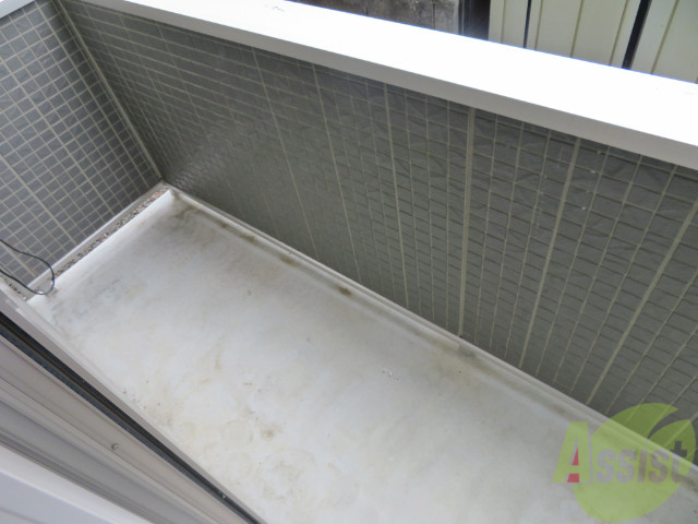 バルコニー　バルコニーは幅があり、広い印象を受けました。