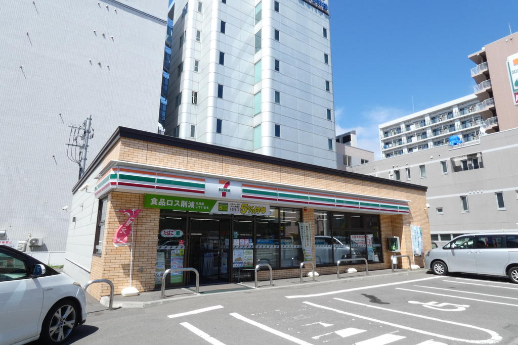 コンビニ　セブンイレブン札幌北5条店（コンビニ）まで350m