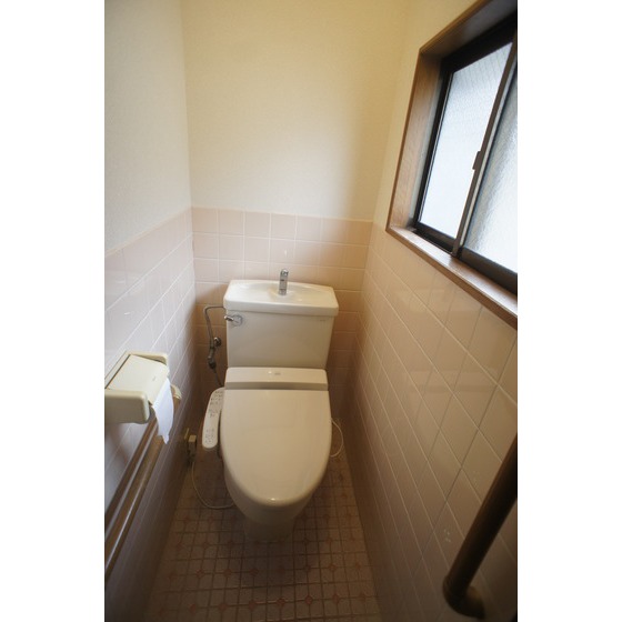 トイレ　トイレにも窓