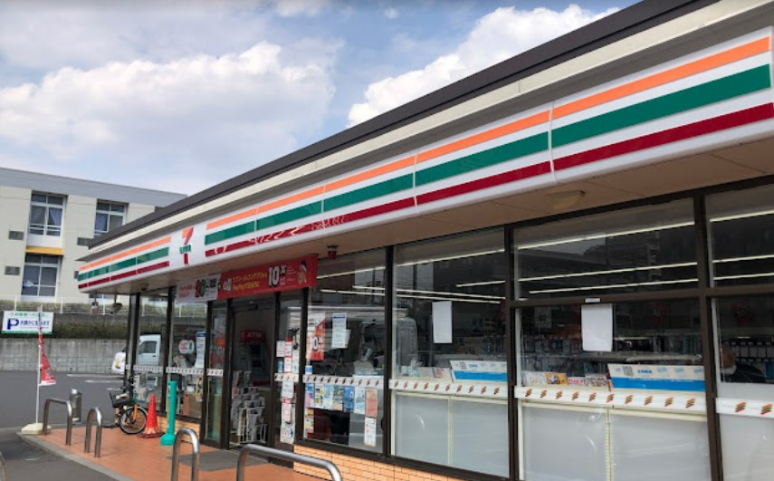 コンビニ　セブンイレブン 松戸松飛台駅北店（コンビニ）まで240m