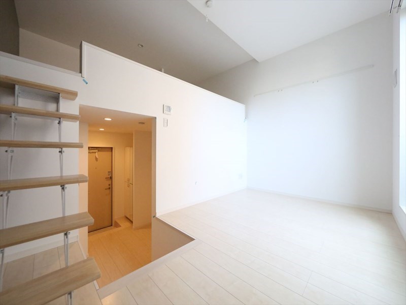 居室・リビング　洋室6.3帖　ロフト6.4帖（収納にも寝室にも使えます）