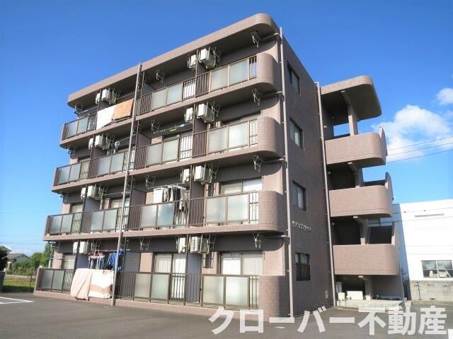 建物外観　タイル張りのきれいな外観