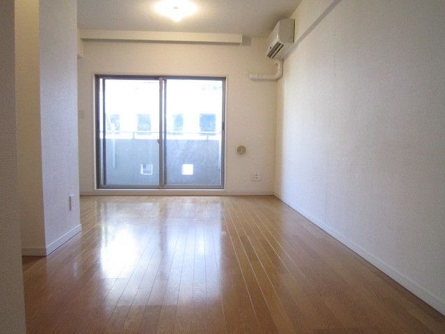 アビテ市ヶ谷五番町の居間写真