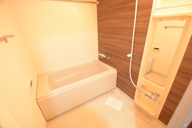 バス・シャワールーム　追い焚き機能付きで便利です！