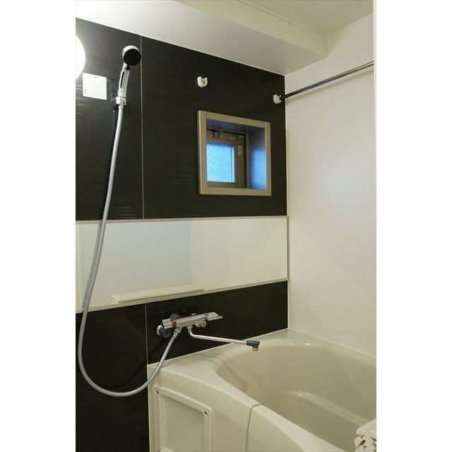 バス・シャワールーム　落ち着いた空間のお風呂です