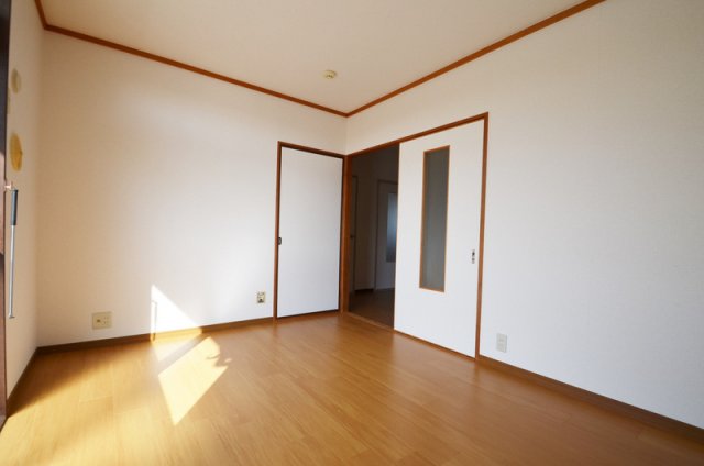 居室・リビング　６帖の洋室