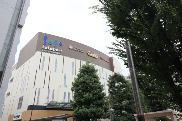 スーパー　東急ストアー柏の葉ららぽーと内（スーパー）まで1100m
