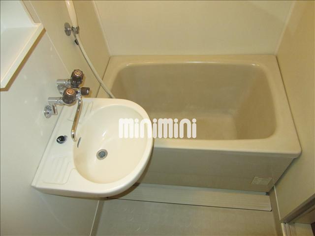 バス・シャワールーム　清潔感のあるバスルームです