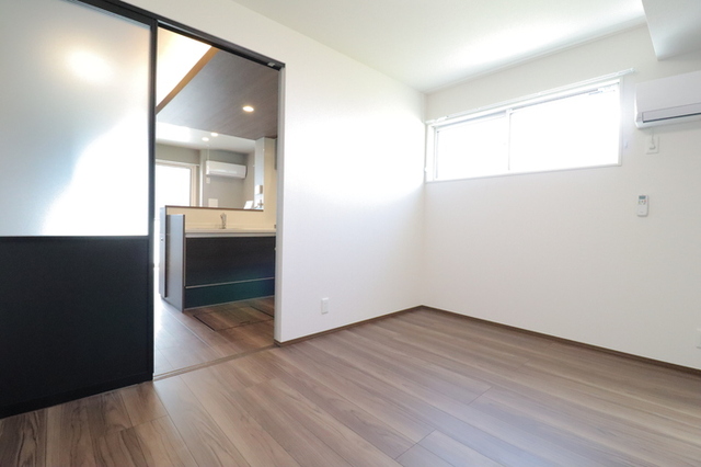 居室・リビング　洋室・キッチン