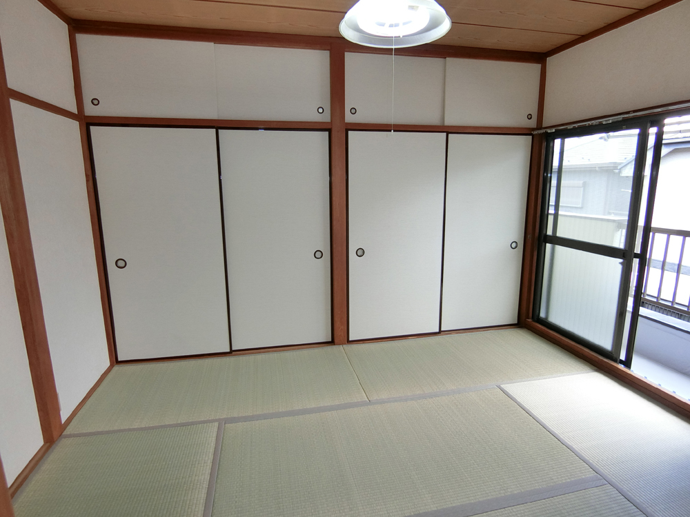 その他部屋・スペース　和室6畳。天袋に二間の押し入れ収納あり。