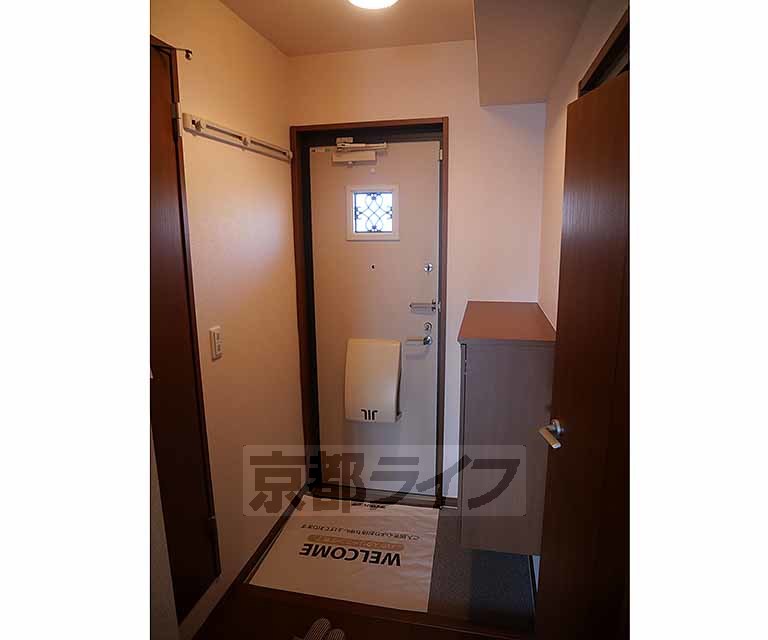 玄関　２階ベランダです