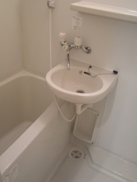 バス・シャワールーム　綺麗なユニットバス。