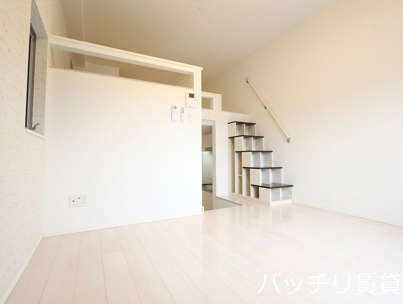 居室・リビング　同型タイプの為、現状を優先致します。