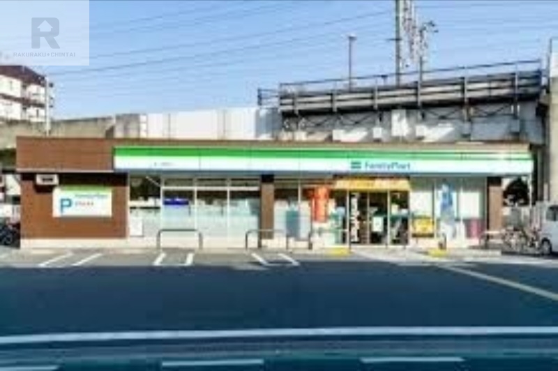 コンビニ　ファミリーマート忍ヶ丘駅前店（コンビニ）まで526m