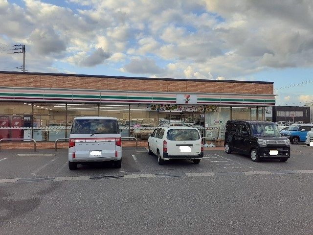 コンビニ　セブンイレブン卸新町１丁目店（コンビニ）まで500m