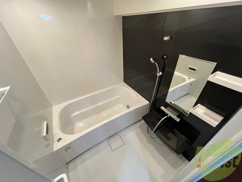 バス・シャワールーム　お風呂になります。一日の疲れを癒してくださいね。