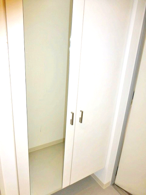 玄関　写真は別号室です♪