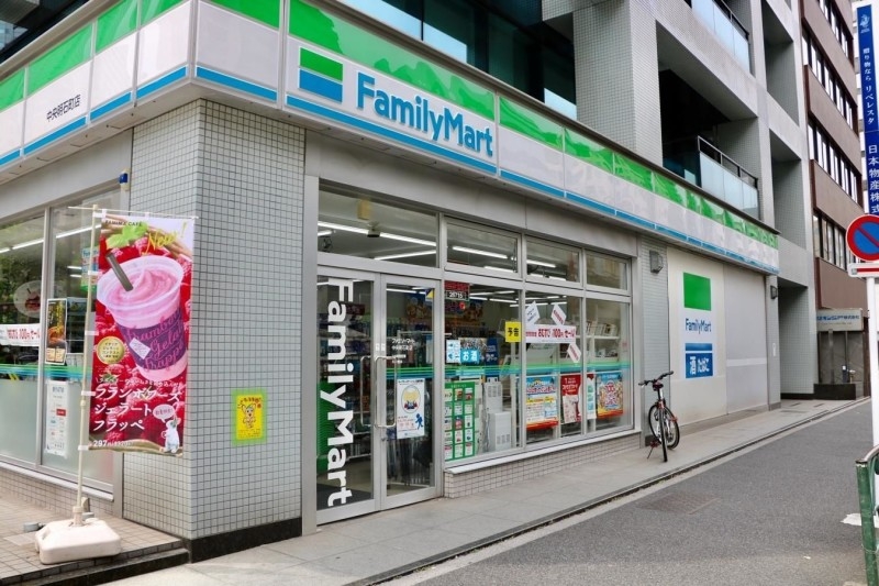 コンビニ　ファミリーマート中央明石町店（コンビニ）まで357m