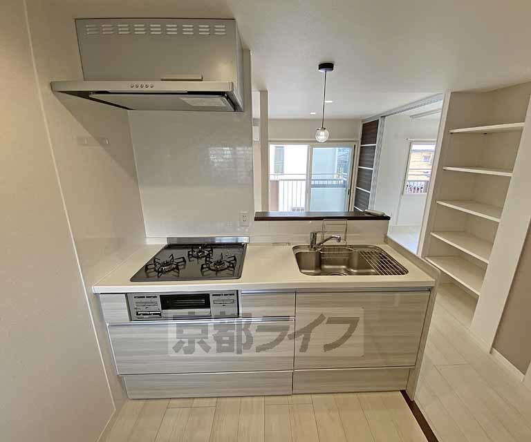 キッチン　対面式のシステムキッチンです。