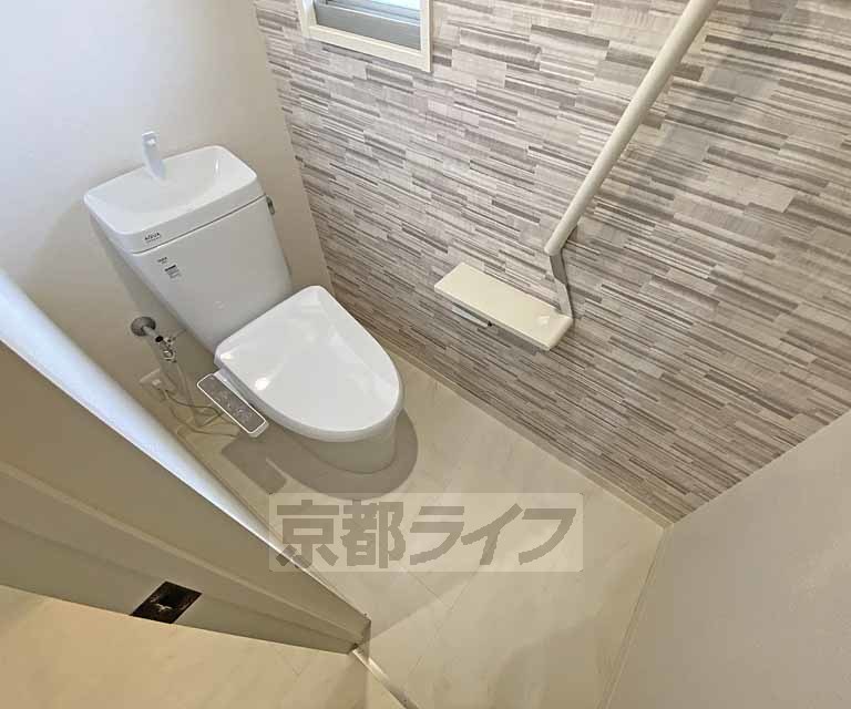 トイレ　ウォシュレット機能付きトイレです。