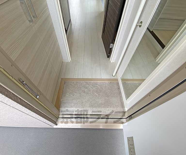 玄関　段差が低くて上がりやすい玄関です。