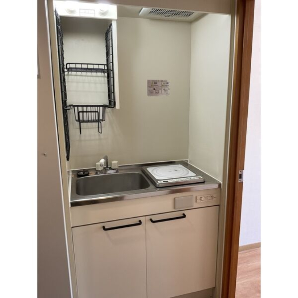 キッチン　別部屋同一間取りのお写真となります。