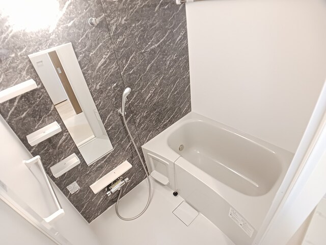 バス・シャワールーム　シャワー・追い焚き給湯