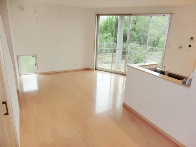 居室・リビング　南向き13.8帖のリビングです♪