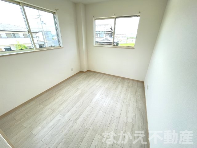 その他部屋・スペース　広くて明るい寝室