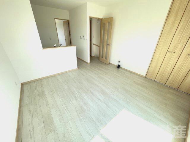 居室・リビング　こちらのリビングで趣味の時間をお楽しみください