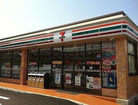 コンビニ　セブンイレブン福岡高宮1丁目店（コンビニ）まで120m