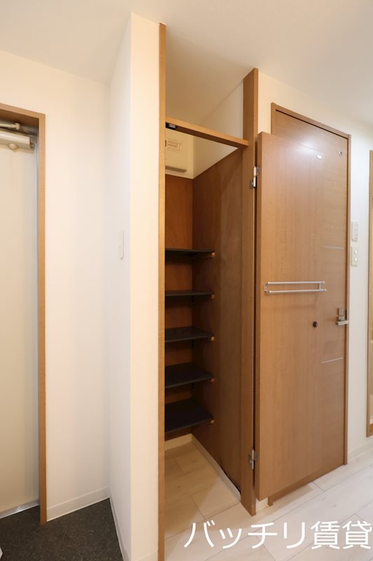 玄関　別部屋写真、現状優先