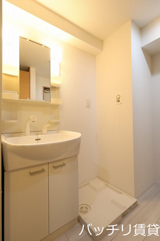 洗面設備　別部屋写真、現状優先
