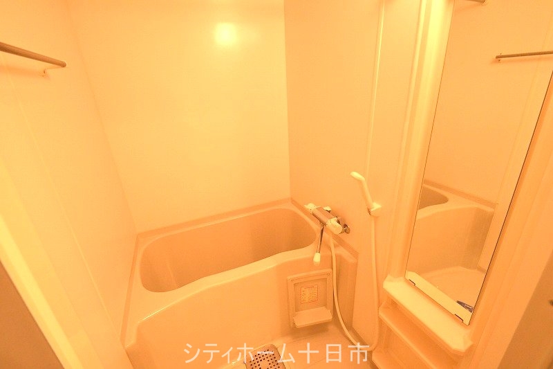 バス・シャワールーム　浴室乾燥機付の浴室♪サーモスタッドで　　お湯の調節も楽々