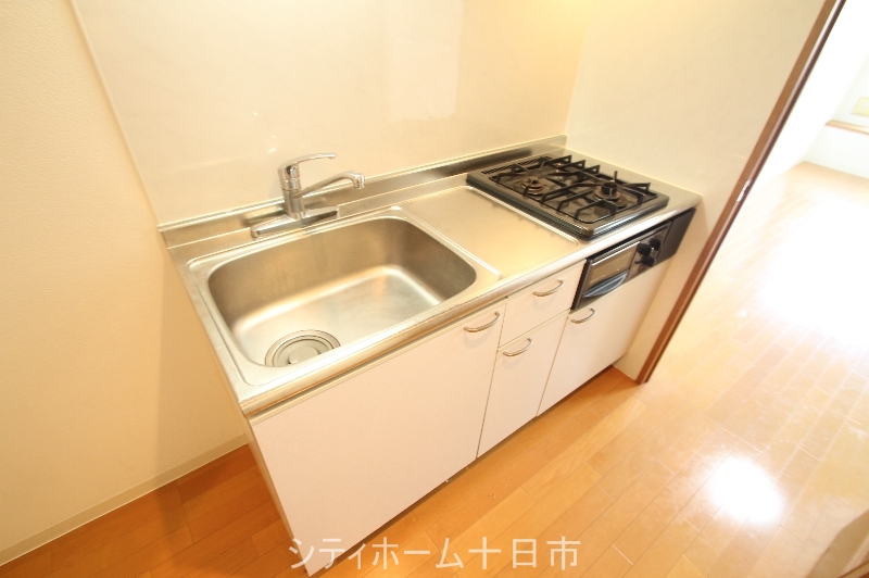 キッチン　使いやすいシステム　キッチンはガスコンロ2口でグリル付♪