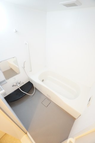 バス・シャワールーム　※同物件・反転タイプの写真です。