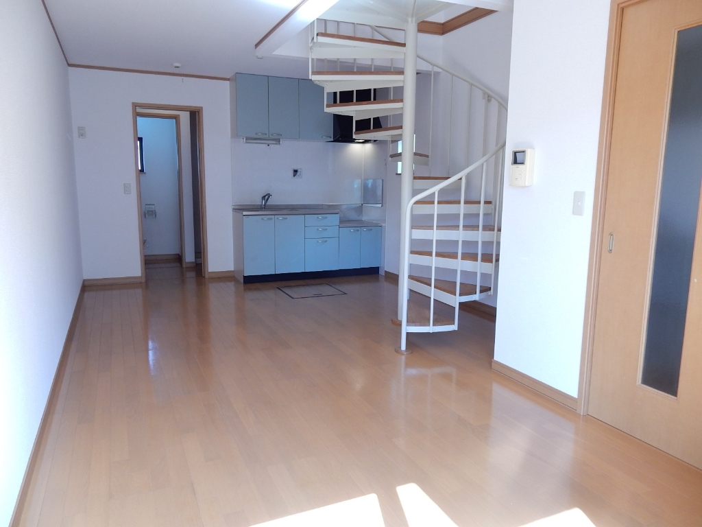 居室・リビング　LDK12.7帖（階段含む）