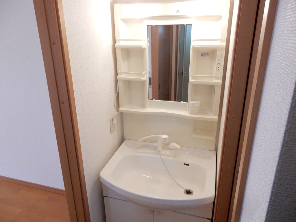 洗面設備　シャワー付独立洗面台